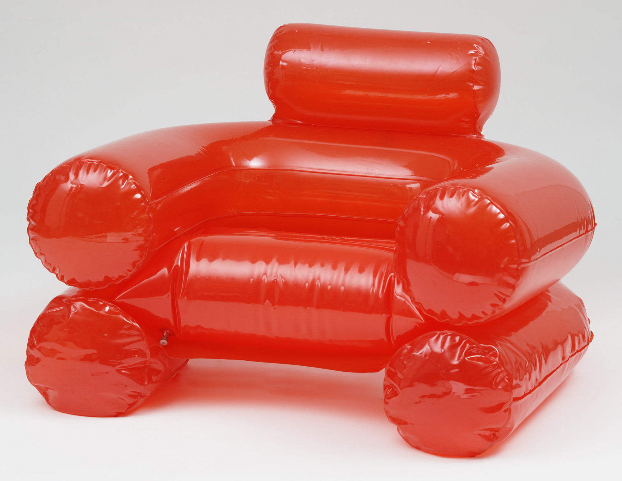 Paolo Lomazzi, Donato D’Urbino, and Jonathan De Pas. Blow Inflatable Armchair. 1967. PVC plastic. Manufactured by Zanotta S.p.A., Italy. The Museum of Modern Art, New York. Gift of the manufacturer