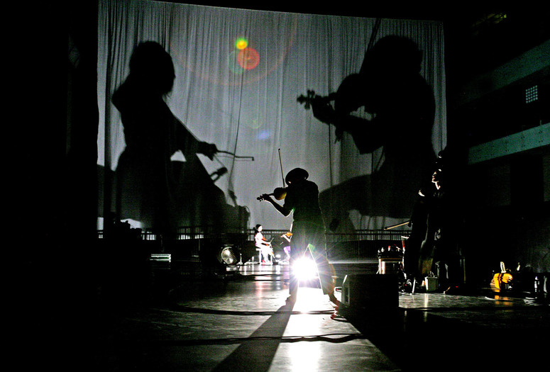 Tony Conrad. Unprojectable: Projection and Perspective. 2008. Performance view, Tate Modern, London. Courtesy of the artist and Greene Naftali, New York. Photo: Sheila Burnett