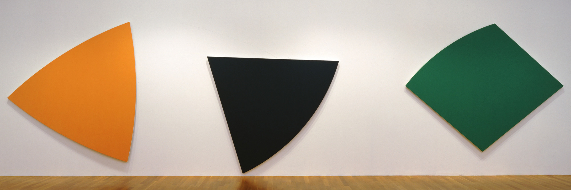 Ellsworth Kelly. Three Panels: Orange, Dark Gray, Green. 1986. Oil on canvas, three panels; overall 9′ 8″ × 34′ 4 1/2″ (294.6 × 1047.7 cm). Gift of Douglas S. Cramer Foundation. © 2016 Ellsworth Kelly. Photo: John Wronn