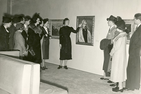 Guided talk by lecturer Ruth Olson at The Museum of Modern Art, New York. c. 1937–1939. Photographic Archive. The Museum of Modern Art Archives, New York. Photo: Beaumont Newhall