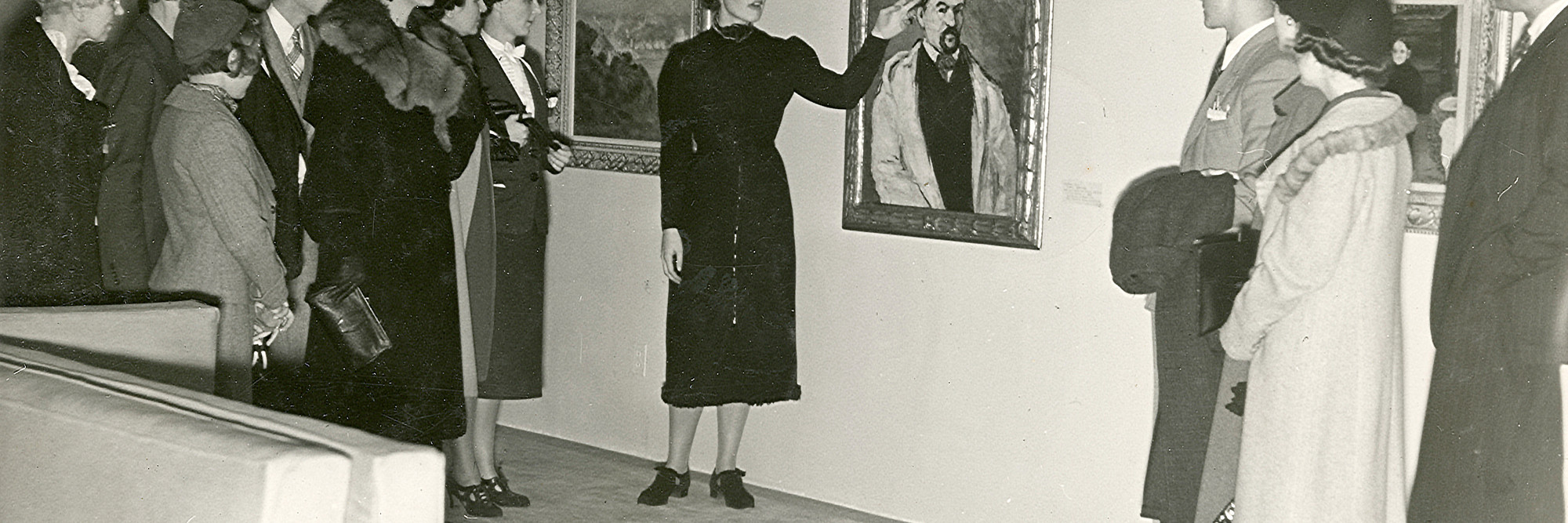 Guided talk by lecturer Ruth Olson at The Museum of Modern Art, New York. c. 1937–1939. Photographic Archive. The Museum of Modern Art Archives, New York. Photo: Beaumont Newhall