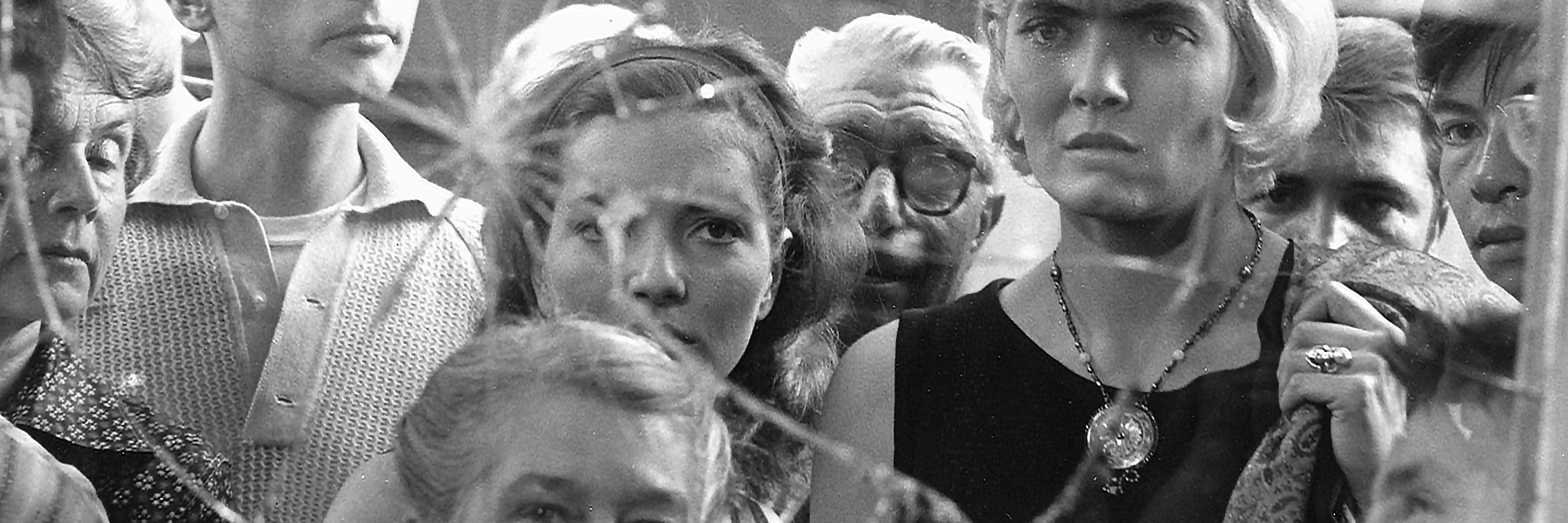 Cléo de 5 à 7 (Cléo from 5 to 7). 1961. France. Written and directed by Agnès Varda.