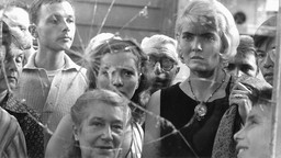 Cléo de 5 à 7 (Cléo from 5 to 7). 1961. France. Written and directed by Agnès Varda.