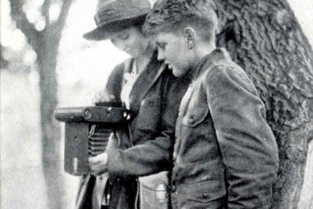 Cover detail, Kodakery: A Journal for Amateur Photographers 7, no. 9 (May 1920)