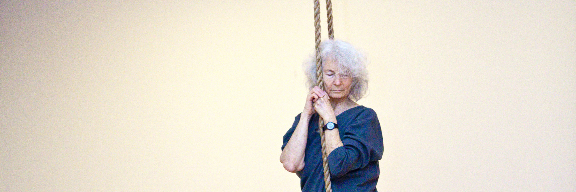 Simone Forti. Accompaniment for La Monte’s “2 sounds” and La Monte’s “2 sounds.” 1961. Performance at The Museum of Modern Art, 2009. © 2009 Yi-Chun Wu/The Museum of Modern Art