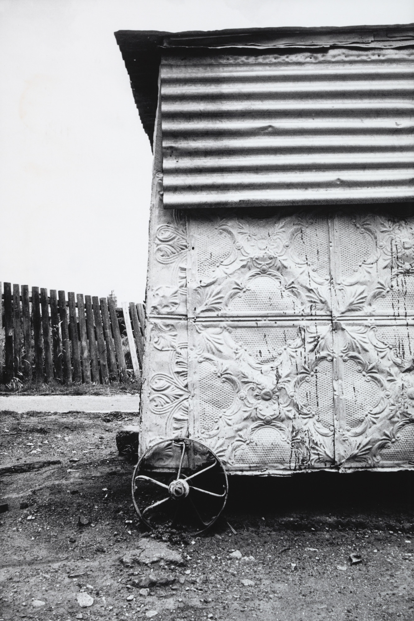 David Goldblatt. Café-de-Move-On, Braamfontein, Johannesburg, Transvaal. November 1964. Gelatin-silver print, 7 13/16ʺ × 5 3/16ʺ (19.8 × 13.2 cm). Gift of Paul F. Walter in honor of Matthew Bergey. © 2016 David Goldblatt
