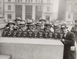 Times Wide World Photos. “Selection of Jury Delays Snyder Trial.” April 1927. Gelatin silver print, 7 3/4 × 10″ (19.7 × 25.4 cm). The New York Times Collection. © 2016 Times Wide World Photos