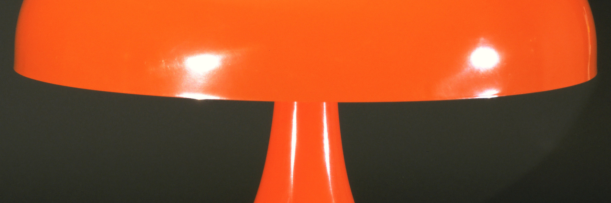 Giancarlo Mattioli, of Gruppo Architetti Urbanisti Città Nuova. Nesso Table Lamp. 1965. Manufacturer: Artemide S.p.A., Milan, Italy. Fiberglass-reinforced polyester resin, 13 × 21″ (33 × 53.3 cm). Gift of the manufacturer. Photo: Mali Olatunji