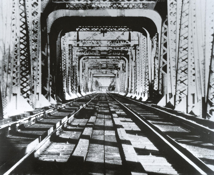 Richard Serra. Railroad Turnbridge. 1976. 16mm film (black and white, silent). Circulating Film & Video Library