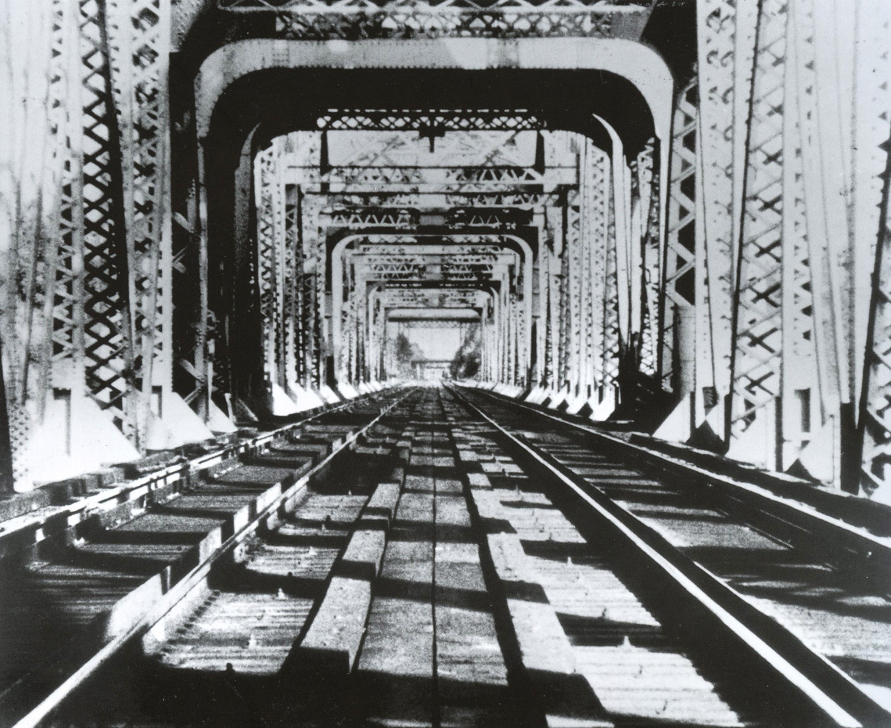 Richard Serra. Railroad Turnbridge. 1976. 16mm film (black and white, silent). Circulating Film & Video Library
