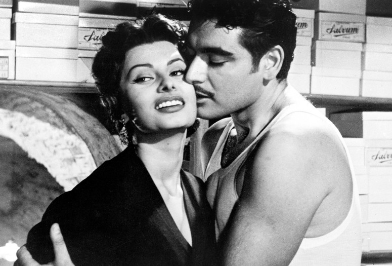 The Gold of Naples. 1954. Italy. Directed by Vittorio De Sica. Courtesy of Paramount Pictures/Photofest
