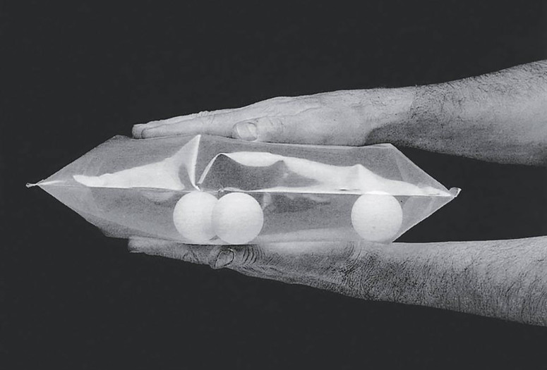 Pong balls and a plastic bag. Courtesy Associação Cultural “O Mundo de Lygia Clark,” Rio de Janeiro