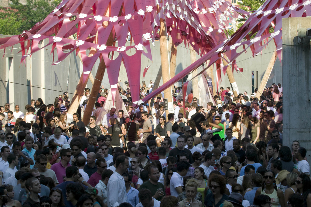 Warm Up, MoMA PS1, 2007. Photo: Seze Devres