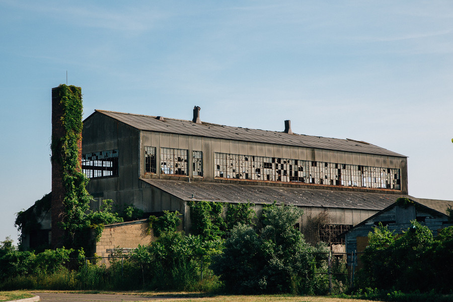 T9 building, a former locomotive repair facility, Fort Tilden. Site of Patti Smith&#39;s Resilience of the Dreamer, 2014. Courtesy of MoMA PS1 © 2014. Photo: Pablo Enriquez.
