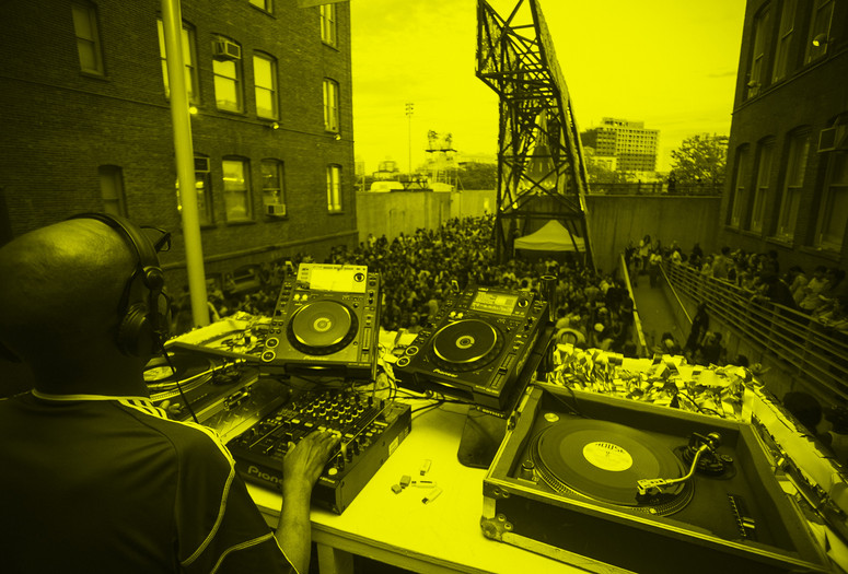 MoMA PS1’s Warm Up 2013 featuring Juan Atkins. Image courtesy of MoMA PS1. Photo by Charles Roussel.
