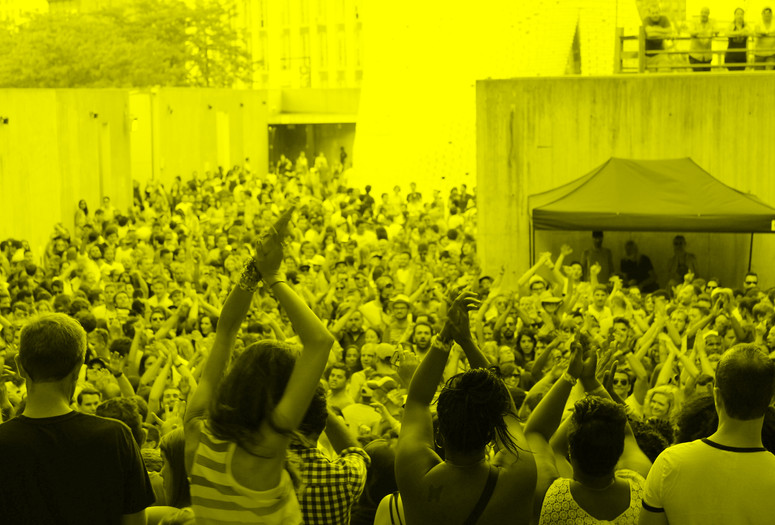 MoMA PS1’s Warm Up 2014. Image courtesy of MoMA PS1. Photo by Charles Roussel.