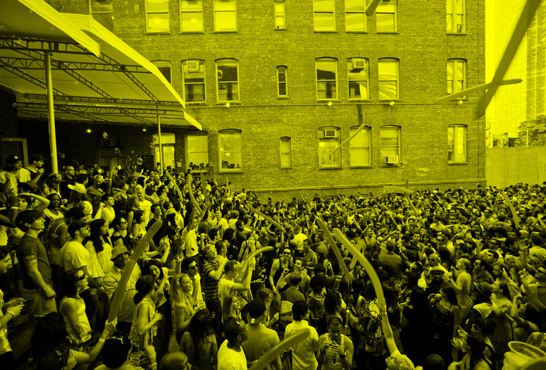 Audience at MoMA PS1’s Warm Up 2011. Image courtesy of MoMA PS1. Photo by Elk Studios.