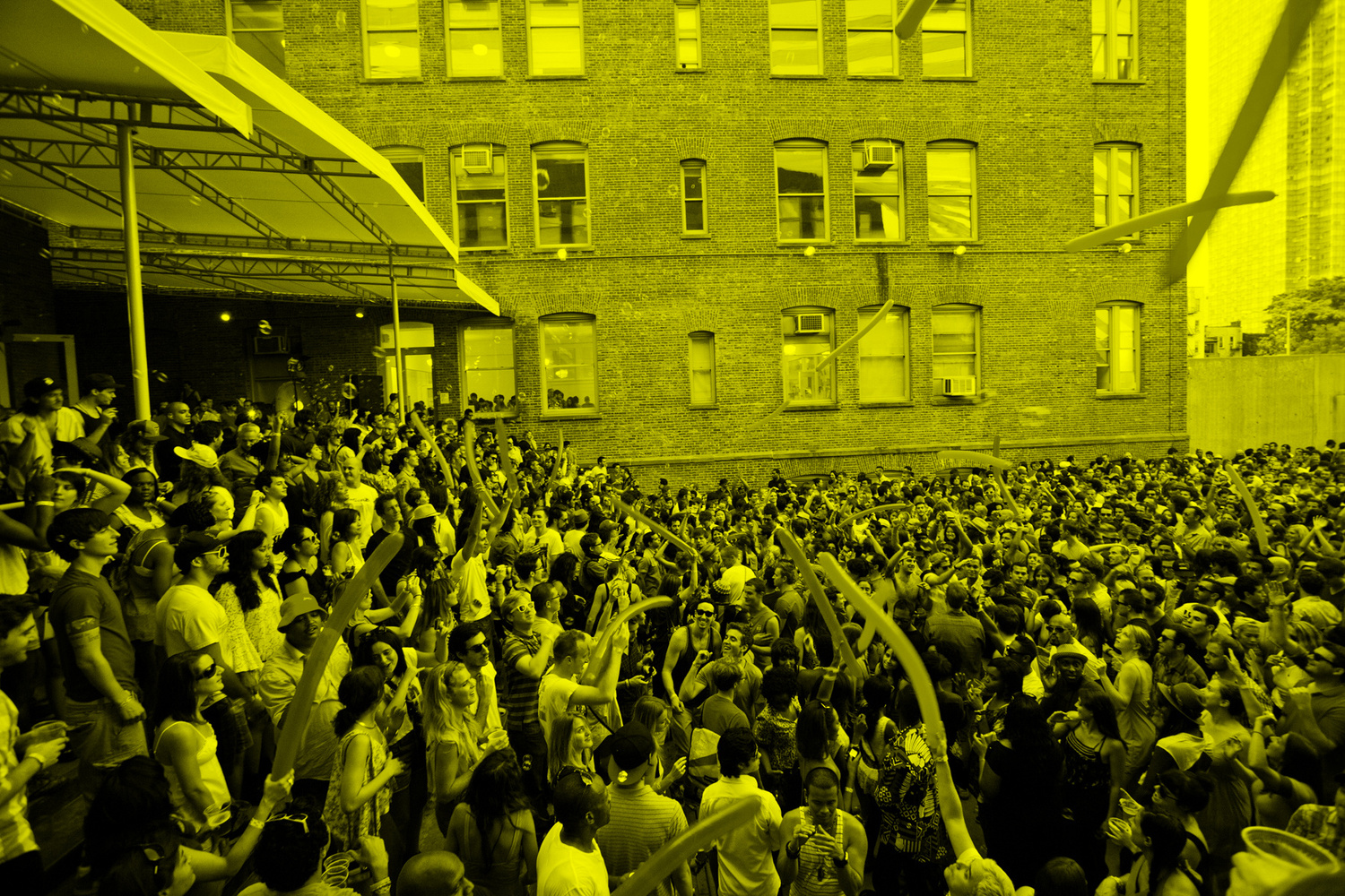 Audience at MoMA PS1’s Warm Up 2011. Image courtesy of MoMA PS1. Photo by Elk Studios.