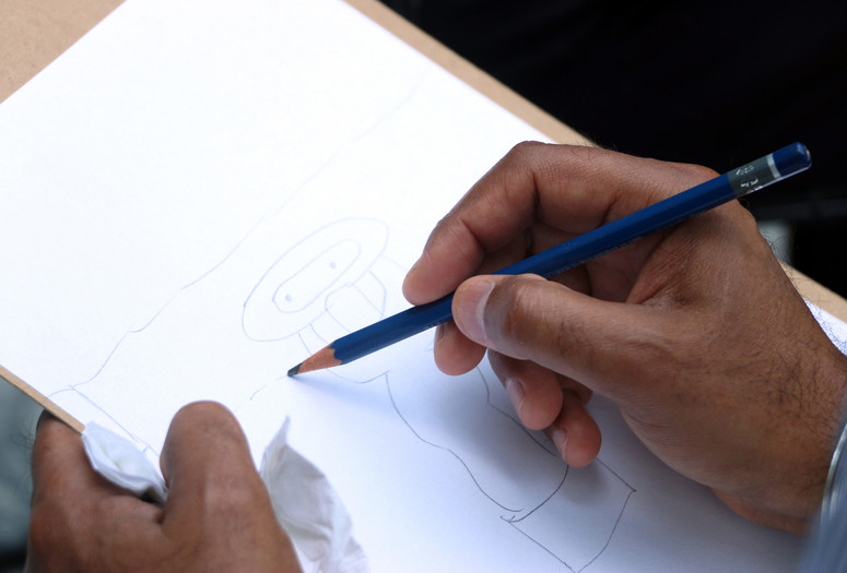 Drawing in the Sculpture Garden: Exploring the Monumental, June 30, 2015, The Museum of Modern Art. Photo: Manuel Molina Martagon. © 2017 The Museum of Modern Art, New York
