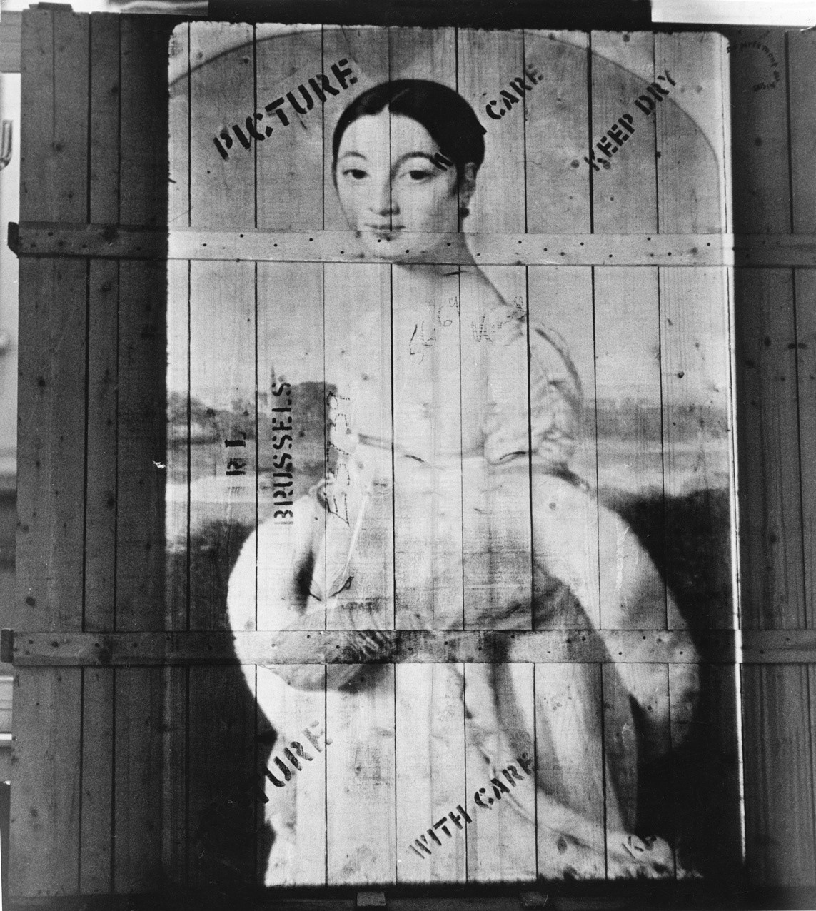 *Projection sur caisse (Projection on crate)*