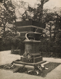MONUMENT [DHOMS I.8]