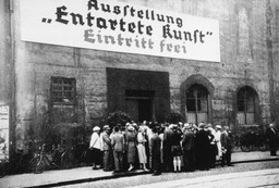 People queueing for the Degenerate Art (Entartete Kunst) exhibition in Munich, which opened on July 19, 1937. © The Image Works
