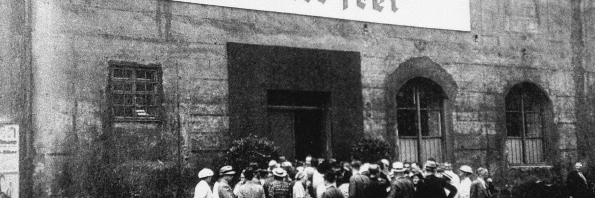 People queueing for the Degenerate Art (Entartete Kunst) exhibition in Munich, which opened on July 19, 1937. © The Image Works