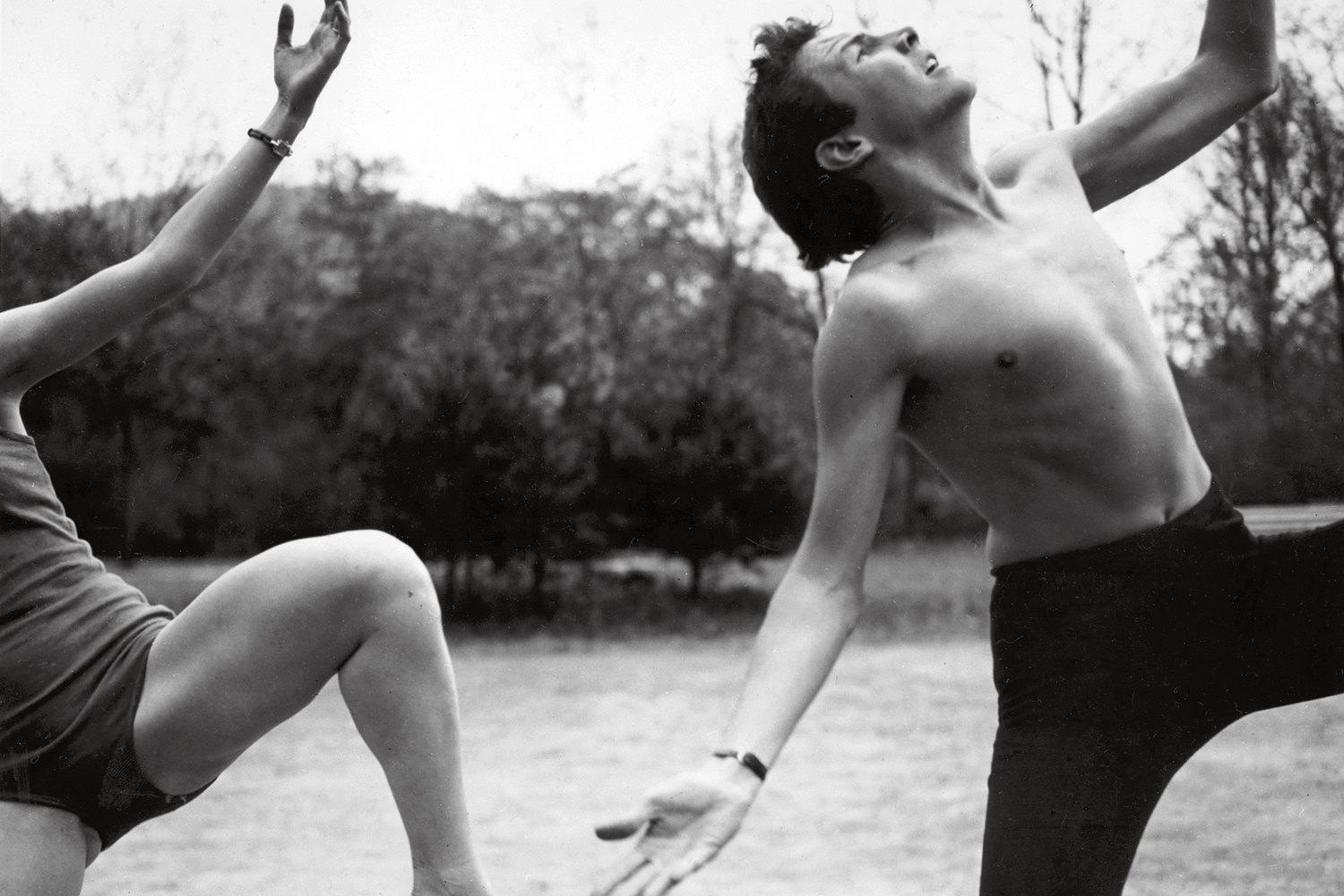 Hazel Larsen Archer. Elizabeth Schmitt Jennerjahn and Robert Rauschenberg. c. 1951–52. Gelatin silver print, 6 1⁄4 × 9 1⁄4" (15.9 × 23.5 cm). Estate of Hazel Larsen Archer and the Black Mountain College Museum + Arts Center