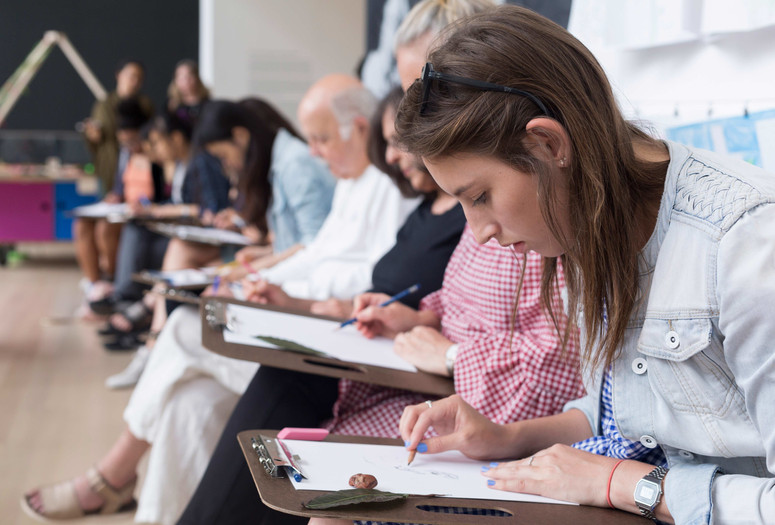 Participants in a MoMA drawing workshop. Photo: Beatriz Meseguer/onwhitewall.com. © 2017 The Museum of Modern Art, New York