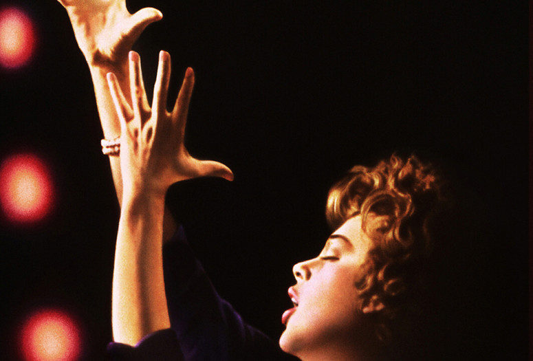 I Could Go on Singing. 1963. Great Britain/USA. Directed by Ronald Neame. Courtesy of United Artists Corp./Photofest. © United Artists Corp.