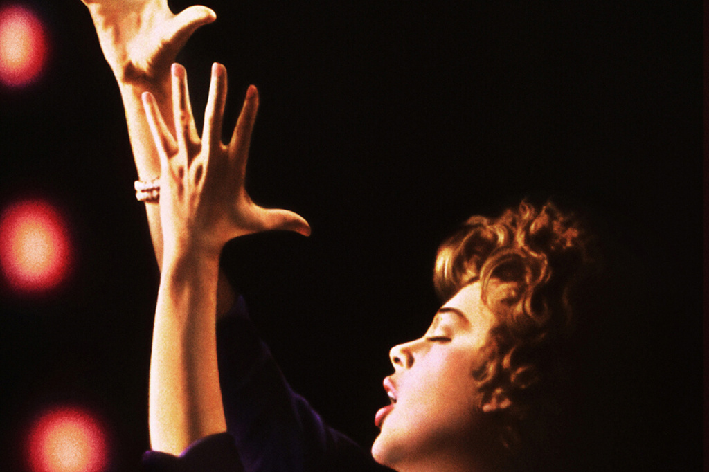 I Could Go on Singing. 1963. Great Britain/USA. Directed by Ronald Neame. Courtesy of United Artists Corp./Photofest. © United Artists Corp.
