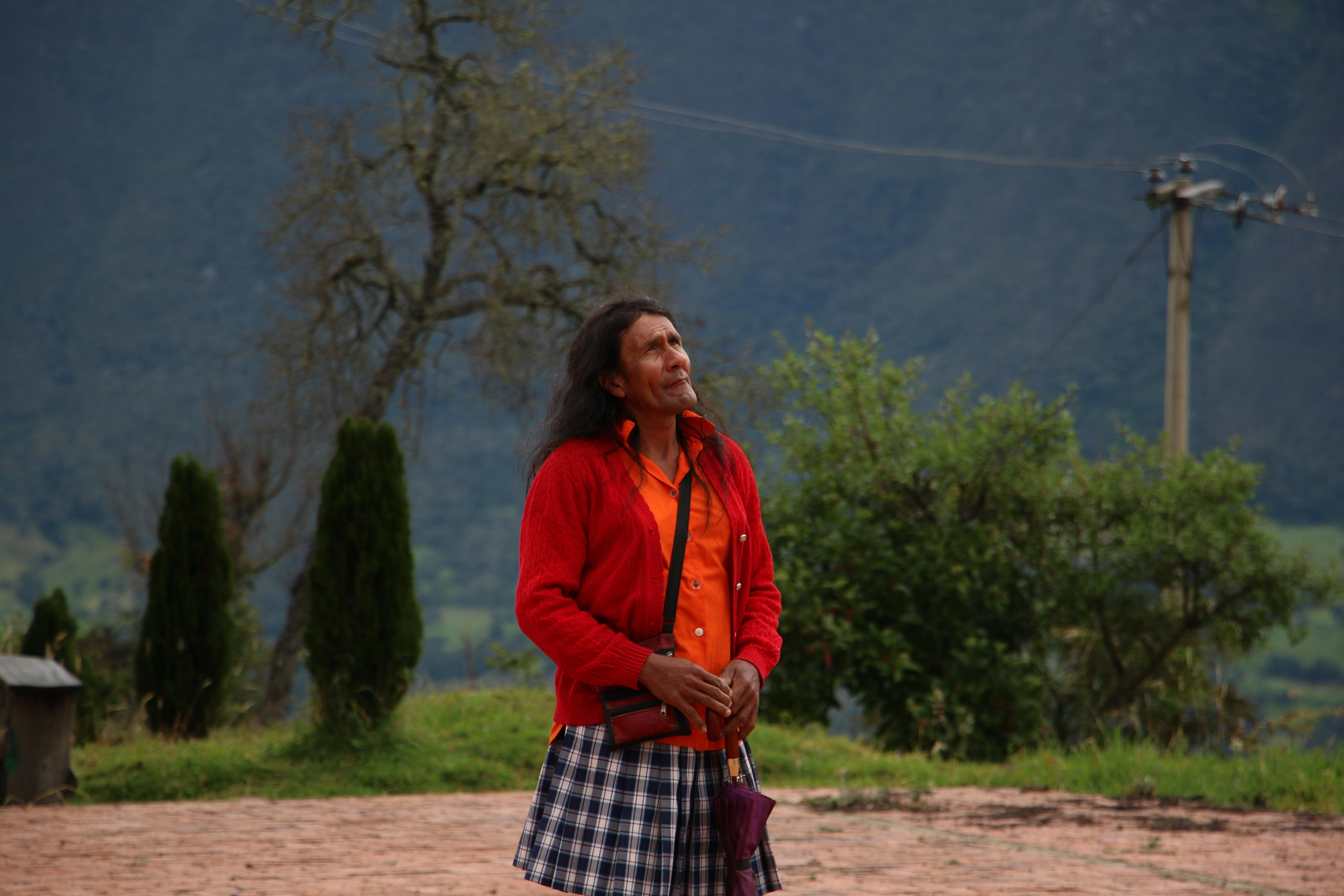 Señorita Maria, la falda de la montaña (Miss Maria, Skirting the