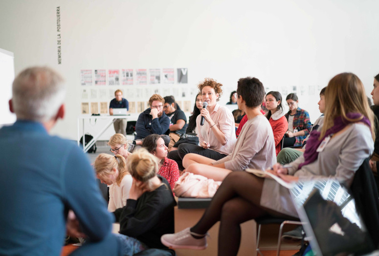 Escuela de Arte Útil, a commissioned art project for the exhibition Tania Bruguera: Talking to Power/Hablándole al Poder, Yerba Buena Center for the Arts, San Francisco, 2017. Courtesy Yerba Buena Center for the Arts. Photo: Nando Alvarez-Perez