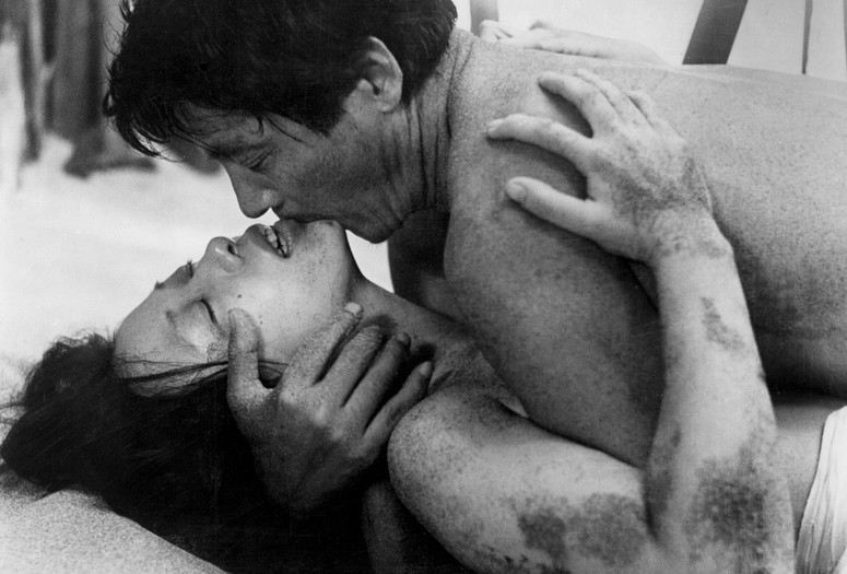 Suna no onna (Woman in the Dunes). 1964. Japan. Directed by Hiroshi Teshigahara. With Eiji Okada, Kyôko Kishida, Hiroko Idô. Courtesy of Pathé Contemporary Films/Photofest. © Pathé Contemporary Films