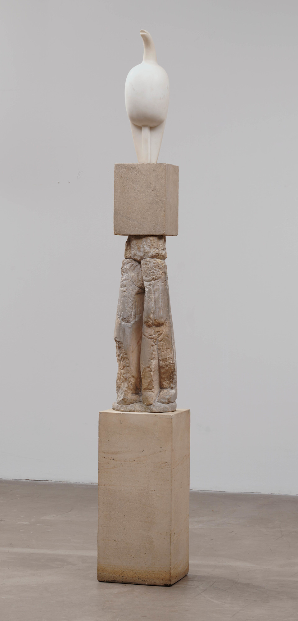 Constantin Brancusi. Maiastra. 1910-12. White marble, 22" (55.9 cm) high, on three-part limestone pedestal 70" (177.8 cm) high, of which the middle section is Double Caryatid, c. 1908. The Museum of Modern Art, New York. Katherine S. Dreier Bequest. © Succession Brancusi - All rights reserved (ARS) 2018. Photo: Thomas Griesel