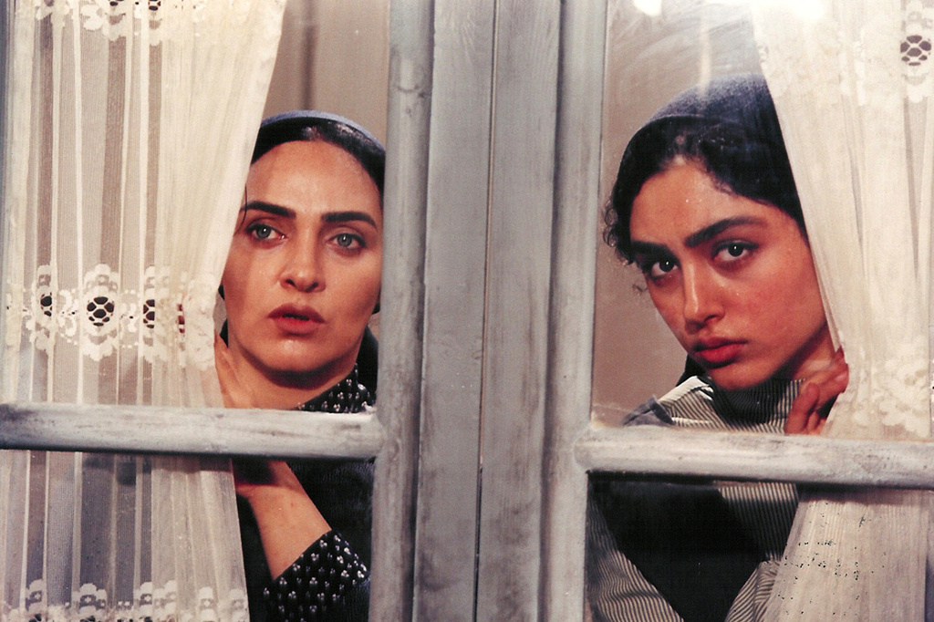 The Fish Fall in Love. 2006. Iran. Directed by Ali Raffi. Courtesy of Film Rise