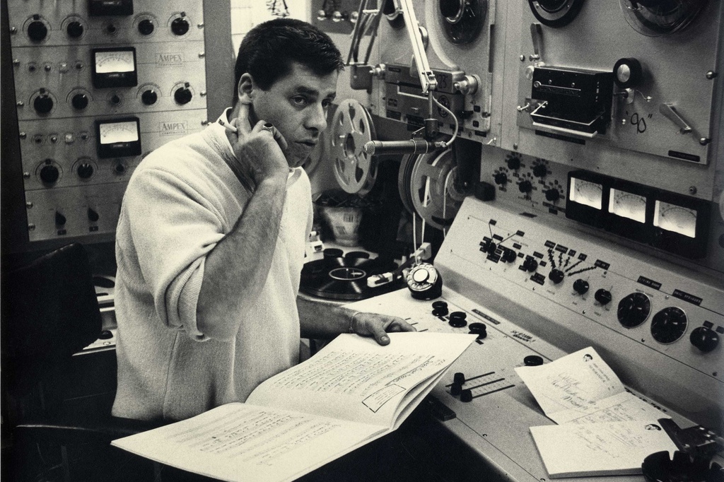 Jerry Lewis mixing music at his home, 1961. Photo: Bill Crespinel. Courtesy Chris Lewis