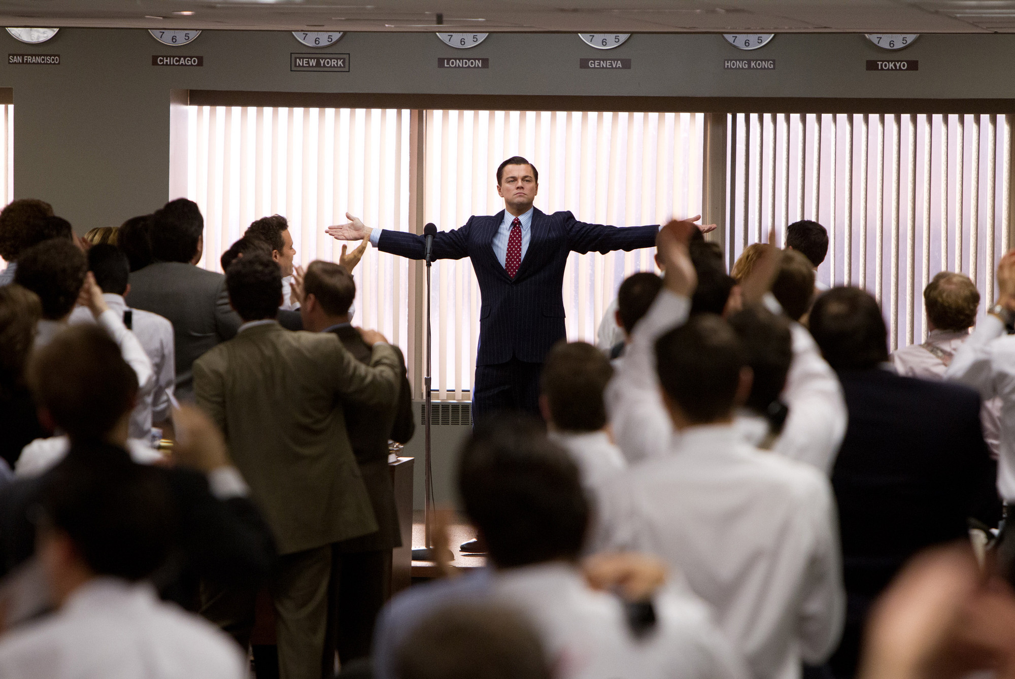 5 Film tentang Bisnis yang Bisa Dijadikan Referensi Belajar Bikin Usaha - WolfWallStreet 2013 02 5 Film tentang Bisnis yang Bisa Dijadikan Referensi Belajar Bikin Usaha - WolfWallStreet 2013 02
