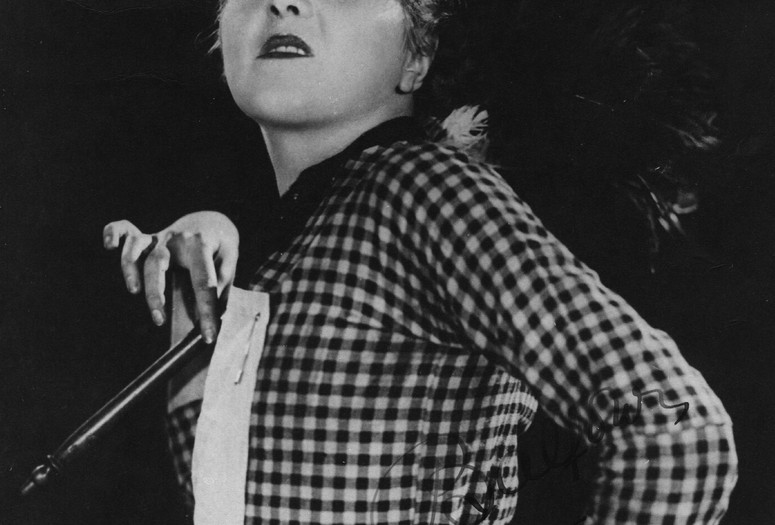 Les Femme Droles: "Britain’s Betty Balfour in Squibs Wins the Calcutta Sweeps (1922)"