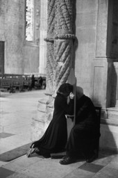 (French, 1908-2004)
Gelatin silver print.
 14 x 9 2/5" (35.5 x 24 cm).
 Fondation Henri Cartier-Bresson, Paris