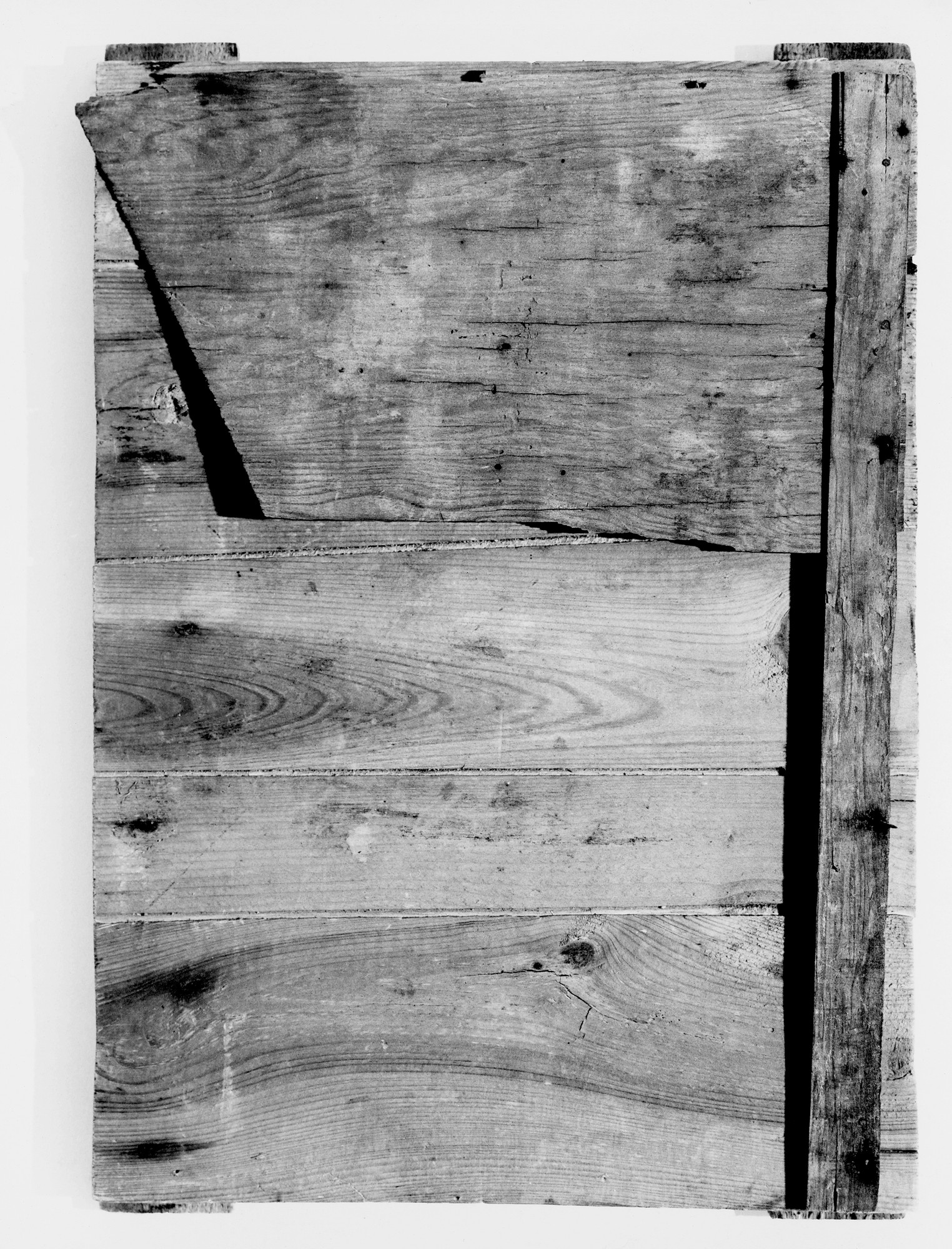 Left-Handed Flag
Date: 1960
Medium: Wood and nails
Dimensions: 17 1/2 x 12 x 1 7/8" (44.5 x 30.5 x 4.8 cm)
Credit Line: The Menil Collection, Houston, gift of the artist
