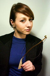 Synnøve Fredericks
Central Saint Martins College of Art and Design
Doffing Headphone. Concept. 2006