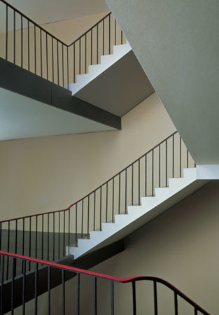 Thomas Demand. _Staircase (Treppenhaus)_. 1995