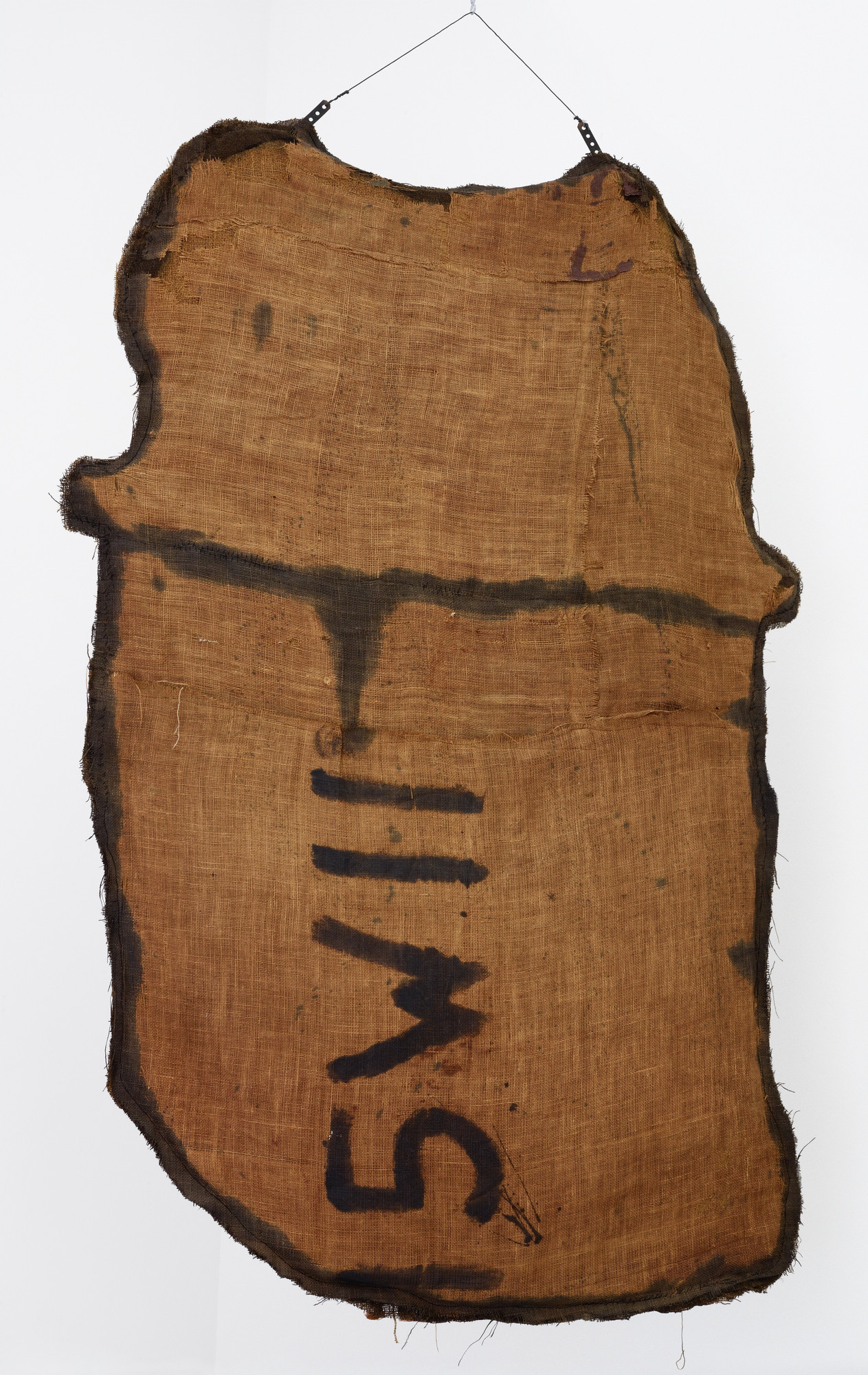 Street Head III (Profile with Hat)
Date: 1960
Medium: Burlap and newspaper, painted with casein
Dimensions: 6' 3" x 46" x 7" (193 x 116.8 x 17.8 cm)
Credit Line: Museum Ludwig Cologne / Peter und Irene Ludwig Stiftung