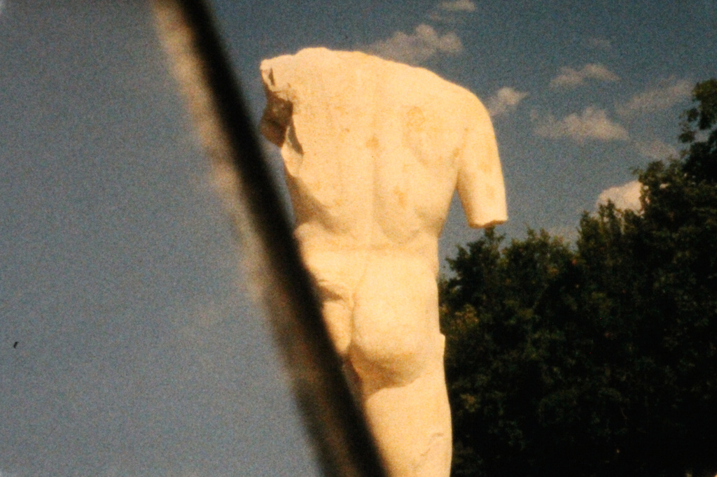 Shape of a Surface. 2017. USA/Turkey. 16mm. Directed by Nazlı Dinçel. Courtesy the artist