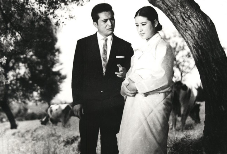Sarang bang sonnim omoni (My Mother and Her Guest). 1961. South Korea. Directed by Shin Sang-ok