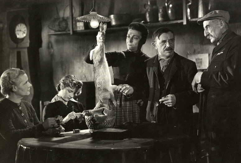 Goupi mains rouges (It Happened at the Inn). 1943. France. Written and directed by Jacques Becker