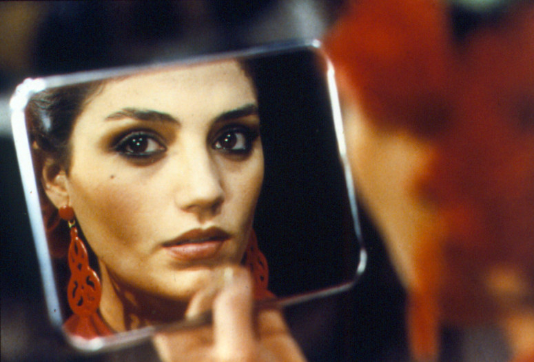 Cet obscur objet du désir (That Obscure Object of Desire). 1977. France/Spain. Directed by Luis Buñuel. Courtesy First Artists/Photofest