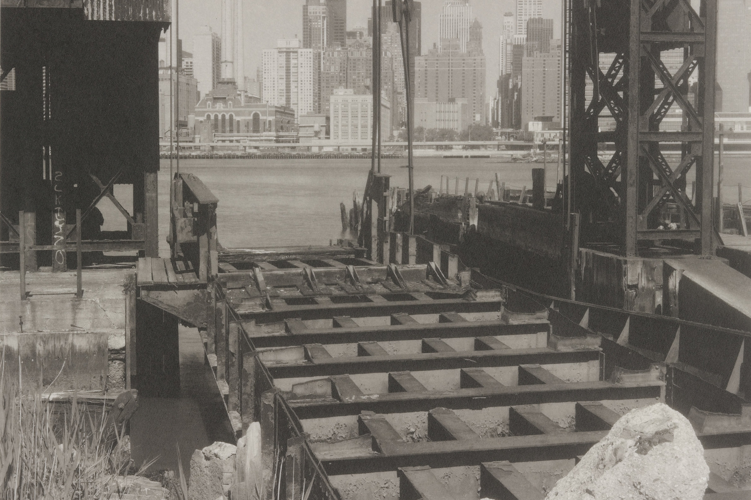 Madoka Takagi. Long Island City, Queens.1990. Platinum/Palladium print, 7 1/2 x 9 1/2" (19.1 x 24.2 cm). Gift of Jessica and Robert Solomon. © 2019 Madoka Takagi