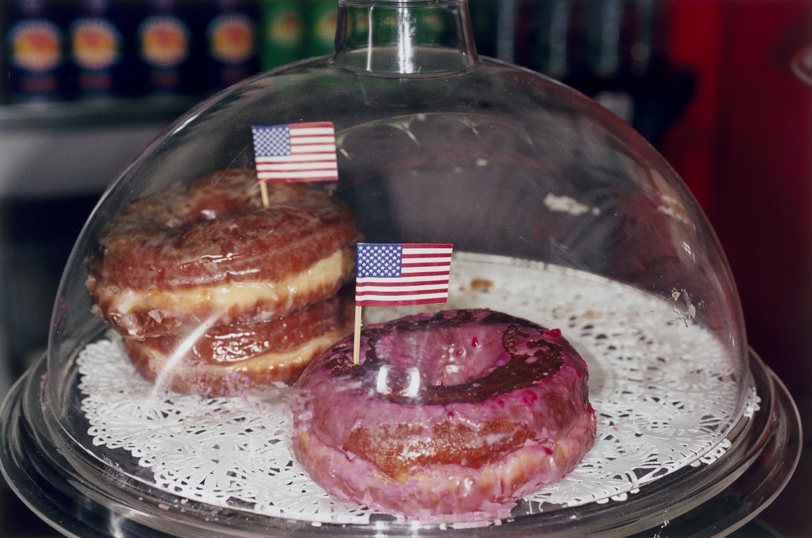 Martin Parr. Doughnuts, New York. 2001